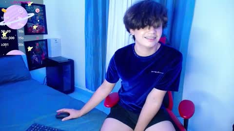 Snapshot of andyboy_19 chatting on 03-05-25, 01:21 andy online show from 03-05-25, 01:21