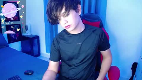 Snapshot of andyboy_19 chatting on 03-06-25, 12:43 andy online show from 03-06-25, 12:43