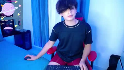 Snapshot of andyboy_19 chatting on 03-08-25, 01:39 andy online show from 03-08-25, 01:39