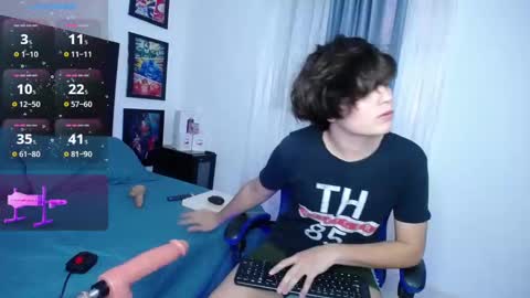 Snapshot of andyboy_19 chatting on 10-12-25, 10:20 andy online show from 10-12-25, 10:20