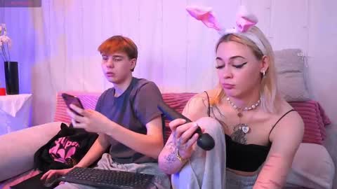 Mandy and Andy online show from 10-17-25, 07:27