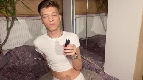 Snapshot of andytwinkkk chatting on 01-25-25, 02:36 AndyTwinkkk online show from 01-25-25, 02:36