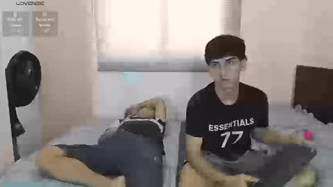 Snapshot of andyy_big_cock chatting on 09-11-25, 01:22 Andy online show from 09-11-25, 01:22