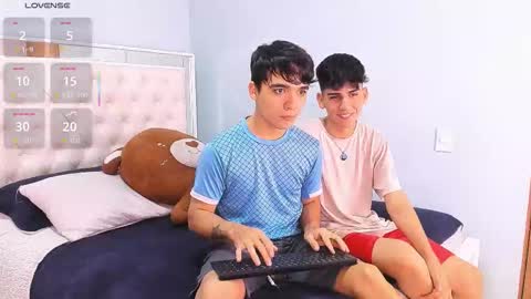 Snapshot of andyy_big_cock chatting on 10-04-25, 05:16 Andy online show from 10-04-25, 05:16