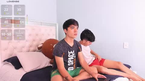 Snapshot of andyy_big_cock chatting on 10-11-25, 03:43 Andy online show from 10-11-25, 03:43