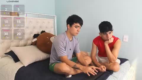 Snapshot of andyy_big_cock chatting on 10-13-25, 02:06 Andy online show from 10-13-25, 02:06