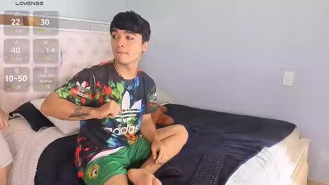 Snapshot of andyy_big_cock chatting on 10-15-25, 04:40 Andy online show from 10-15-25, 04:40