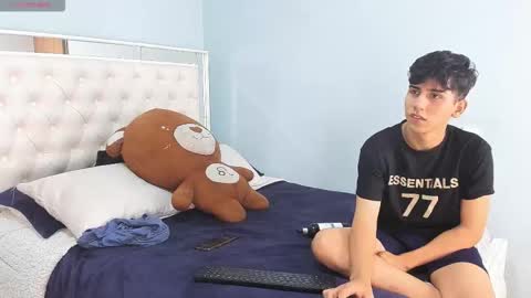 Snapshot of andyy_big_cock chatting on 10-18-25, 10:32 Andy online show from 10-18-25, 10:32