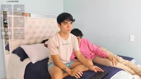 Snapshot of andyy_big_cock chatting on 10-22-25, 05:34 Andy online show from 10-22-25, 05:34