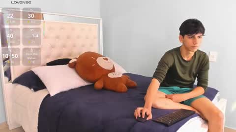 Snapshot of andyy_big_cock chatting on 11-02-25, 02:08 Andy online show from 11-02-25, 02:08