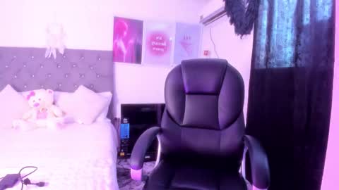 Snapshot of aneko_morii chatting on 10-15-25, 07:25 online show from 10-15-25, 07:25