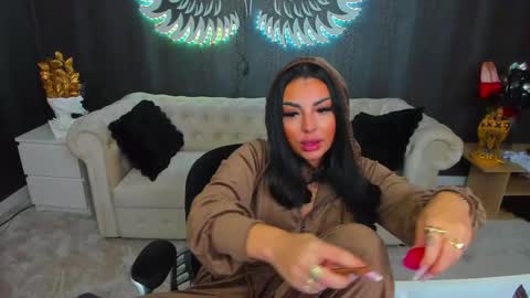 Anne online show from 12-16-25, 05:18