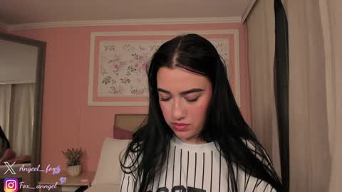 Snapshot of angeel_fox chatting on 01-16-25, 01:37 Angel  online show from 01-16-25, 01:37