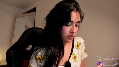 Snapshot of angeel_fox chatting on 01-25-25, 11:43 Angel  online show from 01-25-25, 11:43