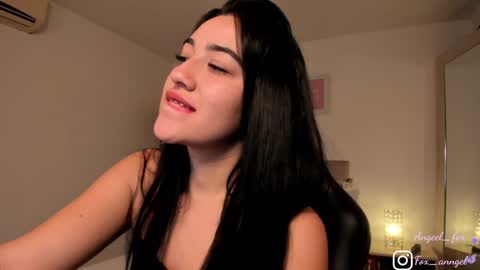 Snapshot of angeel_fox chatting on 01-26-25, 10:12 Angel  online show from 01-26-25, 10:12