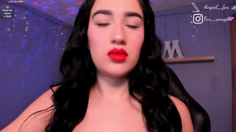 Snapshot of angeel_fox chatting on 01-30-25, 11:44 Angel  online show from 01-30-25, 11:44