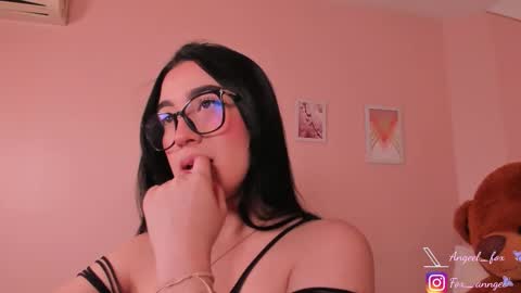 Snapshot of angeel_fox chatting on 11-19-25, 03:28 Angel online show from 11-19-25, 03:28