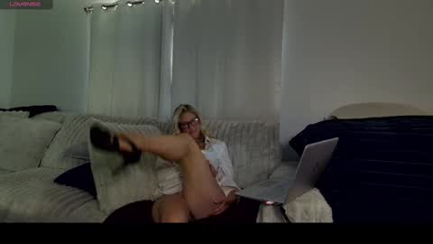 Snapshot of angel01432023 chatting on 10-29-25, 05:14 angel01432023 online show from 10-29-25, 05:14