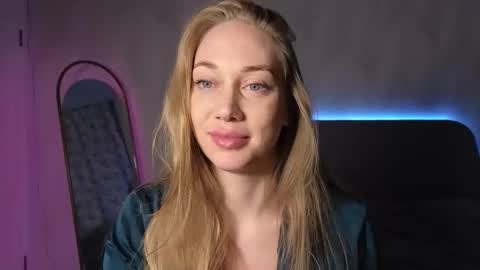 angel  blonde  online show from 10-11-25, 07:12