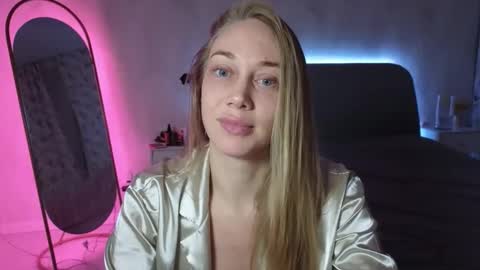 angel  blonde  online show from 10-12-25, 08:08