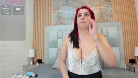 Snapshot of angel__red_ chatting on 09-22-25, 01:40 angel__red_ online show from 09-22-25, 01:40