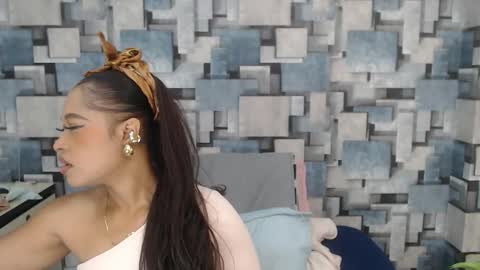 Snapshot of angel_dthroat chatting on 12-15-25, 12:09 ANGHEL online show from 12-15-25, 12:09