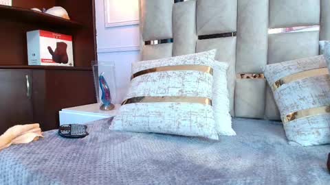 Nicolle  online show from 02-22-25, 02:30