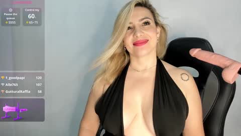 Snapshot of angel_vibes_ chatting on 02-08-25, 04:57 Angel online show from 02-08-25, 04:57