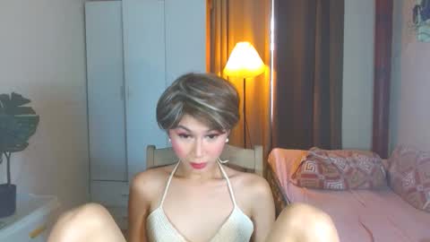 Snapshot of angela_mccollins chatting on 10-10-25, 12:20 angela online show from 10-10-25, 12:20