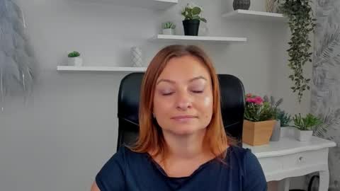 Angela online show from 09-11-25, 12:38