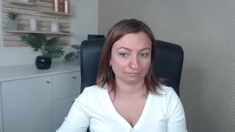 Angela online show from 09-22-25, 05:42