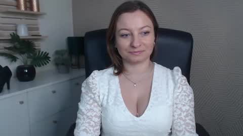 Angela online show from 12-05-25, 06:44