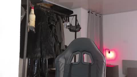 Angela help me reach 100 thumbs up online show from 09-25-25, 10:57