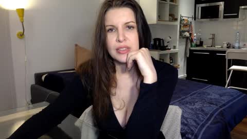 Angela online show from 09-25-25, 04:11