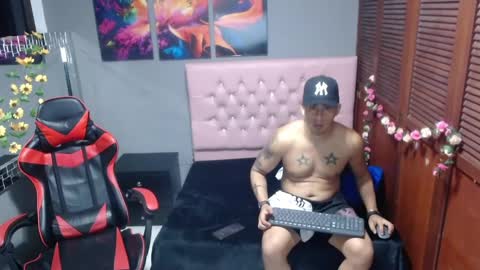 Snapshot of angelandchris chatting on 09-20-25, 12:39 Angel And Cris online show from 09-20-25, 12:39