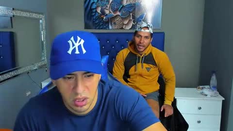 Snapshot of angelandchris chatting on 10-16-25, 12:39 Angel And Cris online show from 10-16-25, 12:39