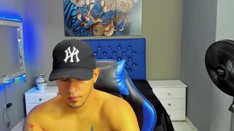 Snapshot of angelandchris chatting on 10-20-25, 12:27 Angel And Cris online show from 10-20-25, 12:27