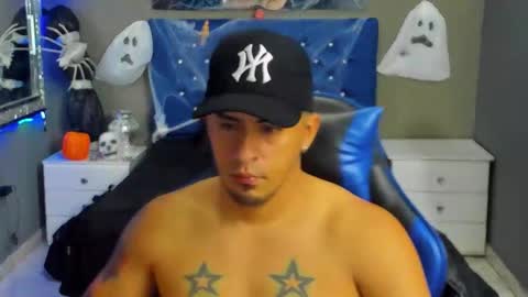 Snapshot of angelandchris chatting on 10-27-25, 12:20 Angel And Cris online show from 10-27-25, 12:20