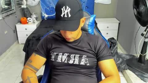 Snapshot of angelandchris chatting on 10-28-25, 12:09 Angel And Cris online show from 10-28-25, 12:09