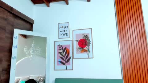 Angel Bennet online show from 12-17-24, 09:28