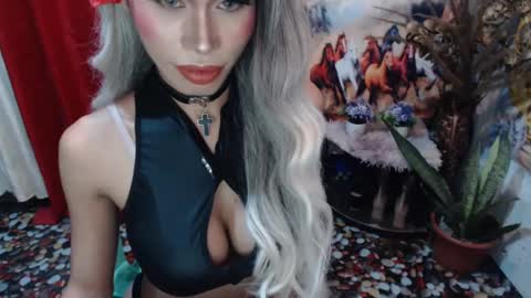 Snapshot of angelic_face_808 chatting on 03-11-25, 09:24 DIVINE ANGEL online show from 03-11-25, 09:24