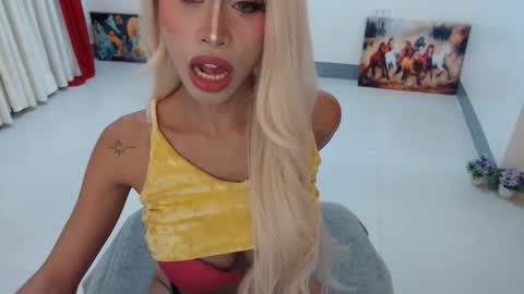 Snapshot of angelic_face_808 chatting on 09-29-25, 10:20 DIVINE ANGEL online show from 09-29-25, 10:20