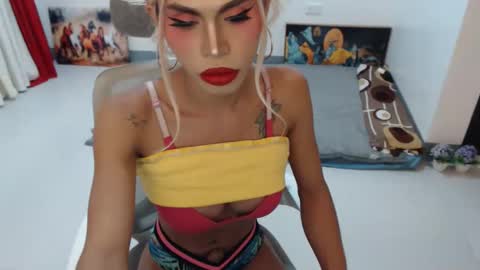 Snapshot of angelic_face_808 chatting on 10-20-25, 06:47 DIVINE ANGEL online show from 10-20-25, 06:47