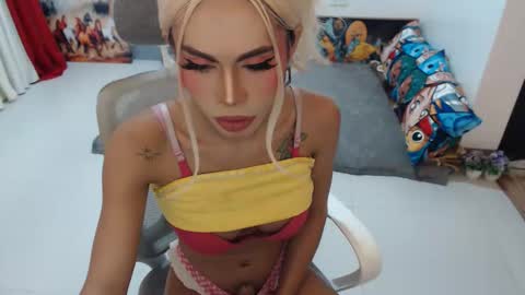 Snapshot of angelic_face_808 chatting on 11-13-25, 12:20 DIVINE ANGEL online show from 11-13-25, 12:20