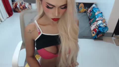 Snapshot of angelic_face_808 chatting on 11-19-25, 11:16 DIVINE ANGEL online show from 11-19-25, 11:16