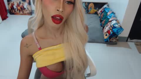 Snapshot of angelic_face_808 chatting on 11-26-25, 01:39 DIVINE ANGEL online show from 11-26-25, 01:39