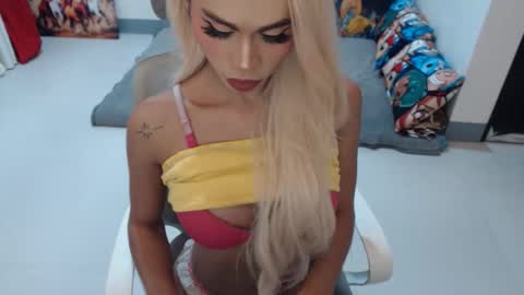 Snapshot of angelic_face_808 chatting on 12-04-25, 01:15 DIVINE ANGEL online show from 12-04-25, 01:15