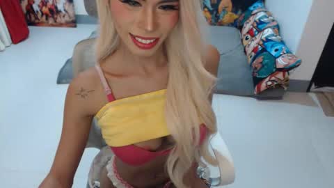 Snapshot of angelic_face_808 chatting on 12-14-25, 11:42 DIVINE ANGEL online show from 12-14-25, 11:42