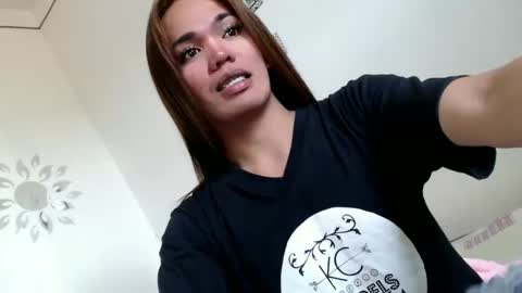 Snapshot of angelic_slutxx chatting on 12-09-24, 02:56 Yhanna online show from 12-09-24, 02:56