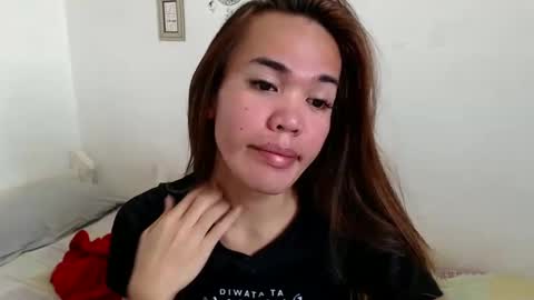 Snapshot of angelic_slutxx chatting on 01-21-25, 02:43 Yhanna online show from 01-21-25, 02:43